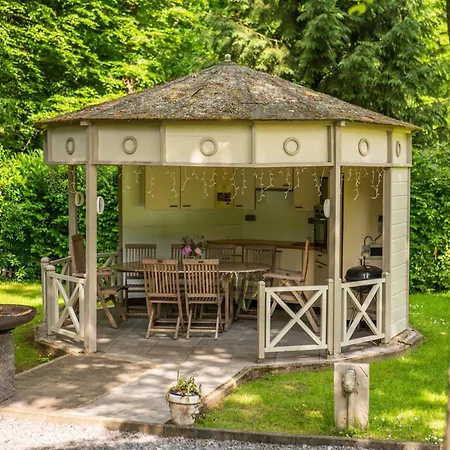 Le Colibri Jacuzzi Chalet *